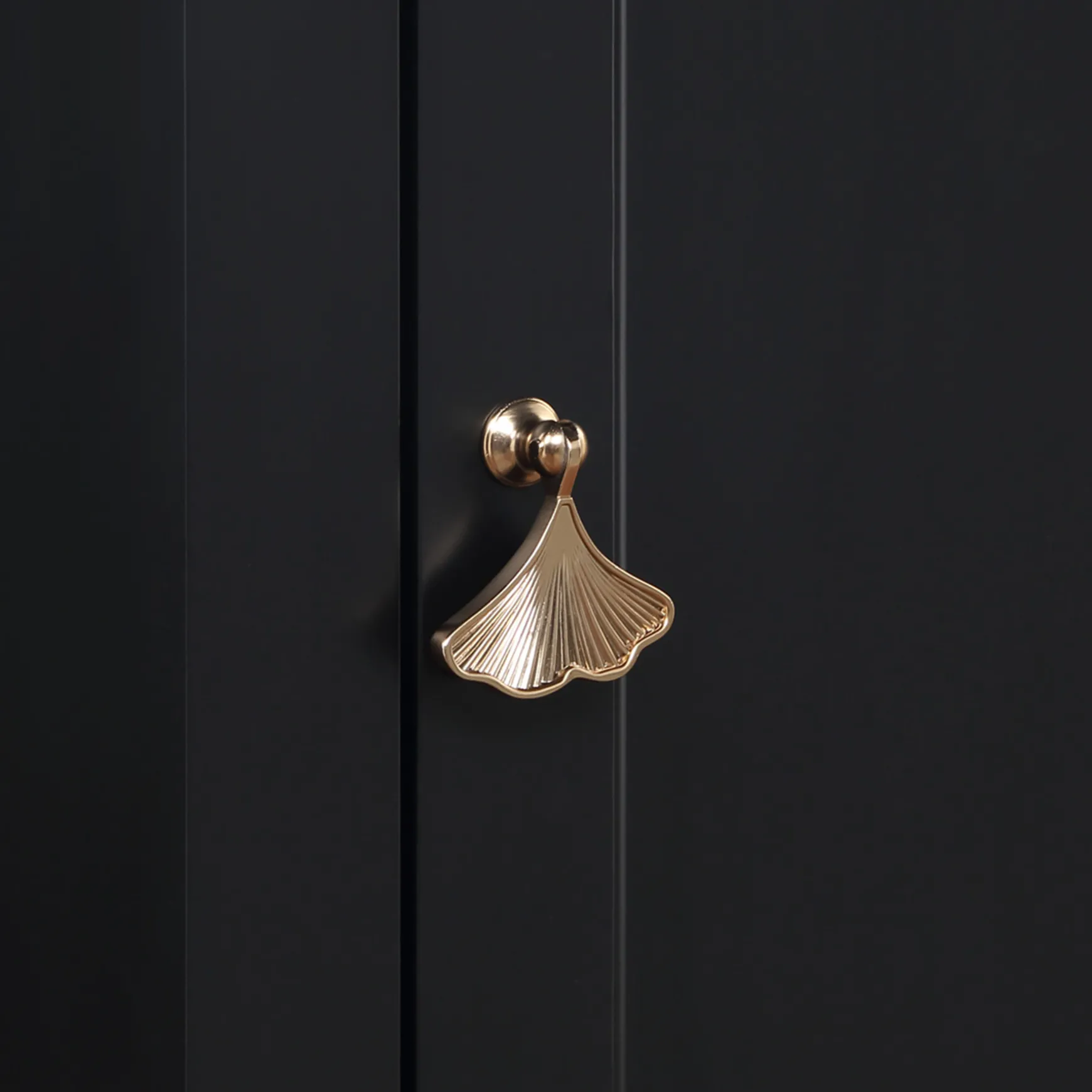 Asbury 1-Door Cabinet Exquisite Gifts