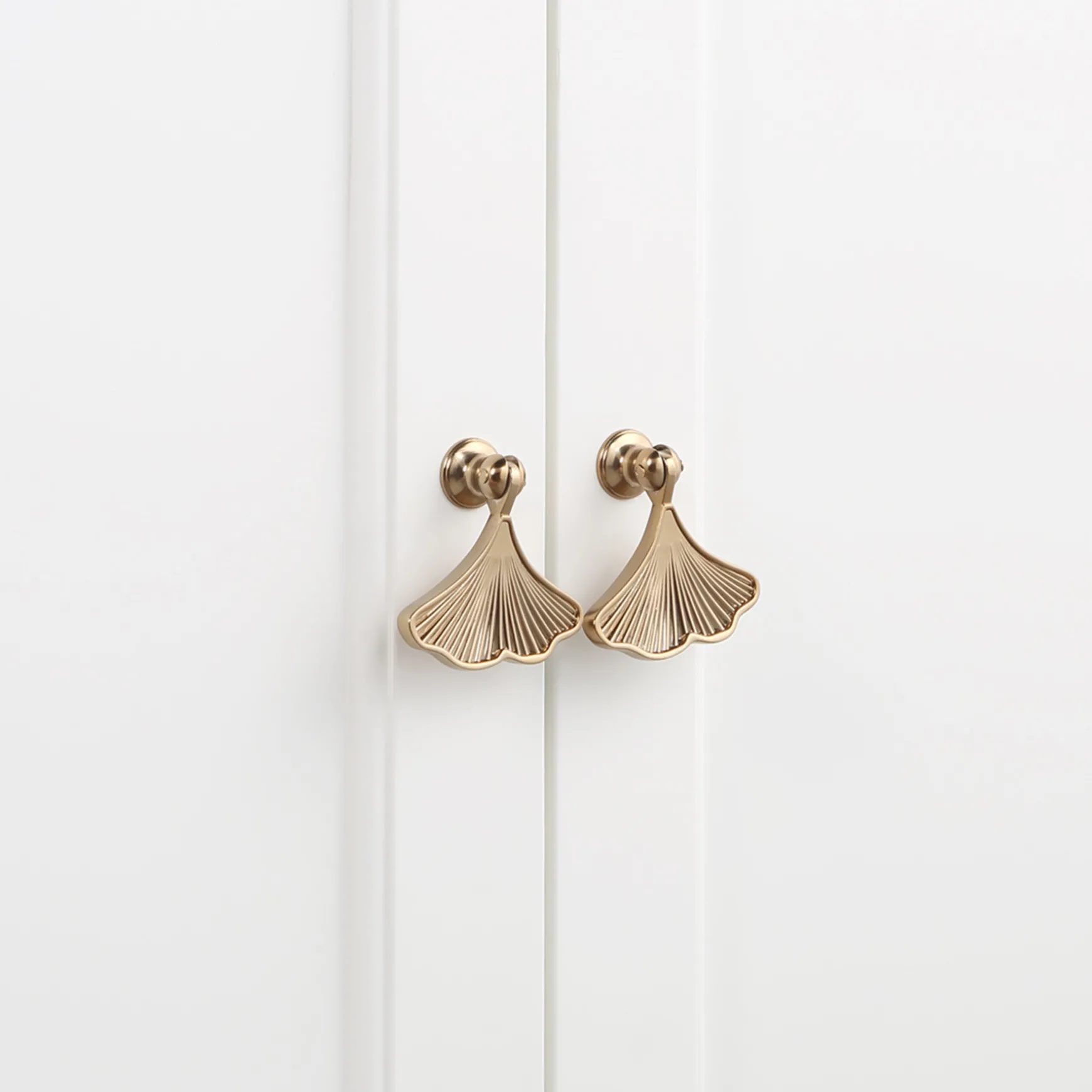 Grace Mitchell Asbury White 2-Door Cabinet Premium