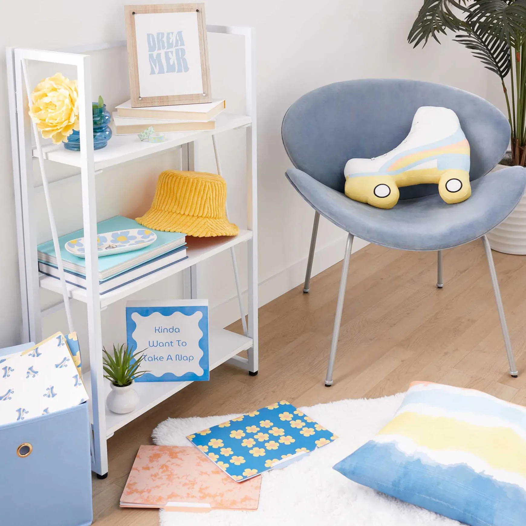 Vienna 3-Tier White Folding Bookshelf Outlet